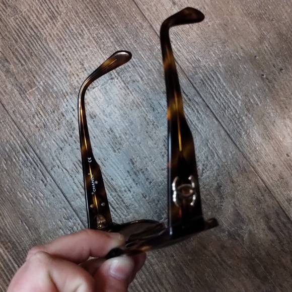 EUC CHANEL SUNGLASSES - Picture 11 of 16